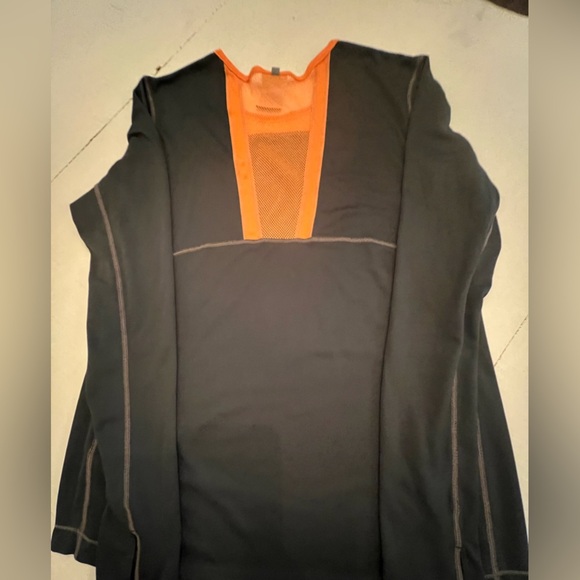 NIKE LADIES DRI FIT LONG SLEEVE POLYESTER SPORTS TOP. SIZE SMALL - Picture 2 of 8